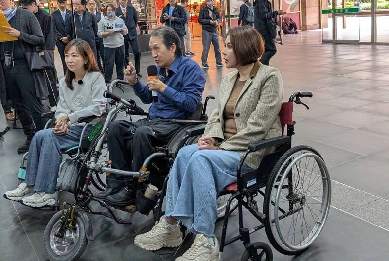 身障團體發起台北車站無障礙路線體驗行動（3）