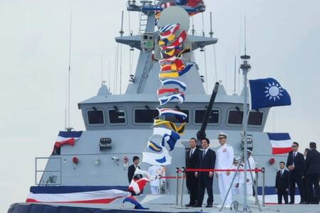 丹江艦成軍　賴總統：12艘沱江級軍艦年底前成軍