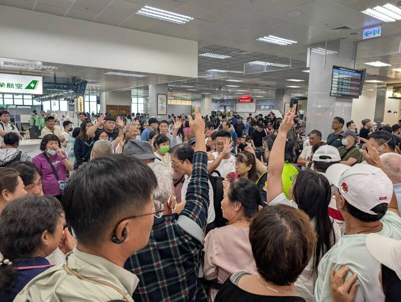颱風影響中轉客滯留金門　數百人仍待疏運