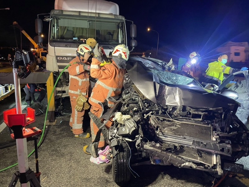 國3北上香山段連環車禍　6人輕重傷送醫