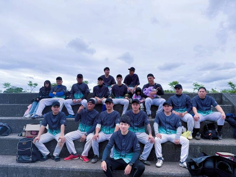 長照機構接手壘球隊  居服員個案家屬合力奪佳績