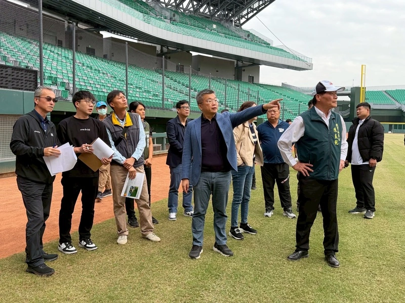 蔡其昌視察台南亞太成棒主球場改善進度