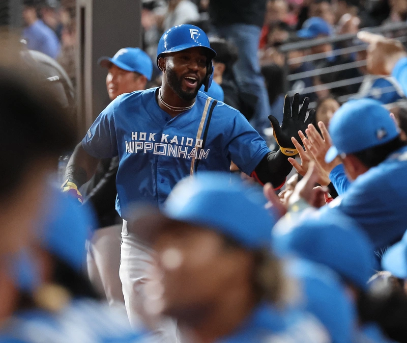 中職龍隊不敵日職火腿 劉基鴻4安還開轟成亮點