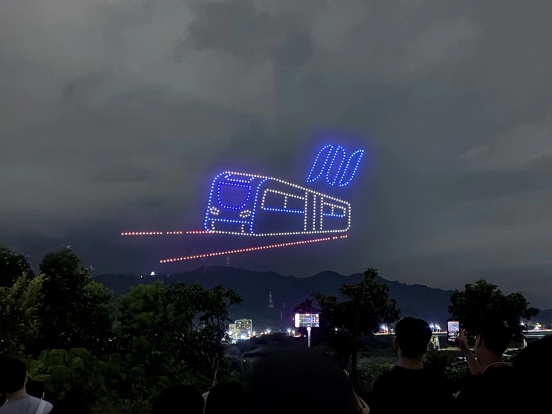 慶祝三鶯線通車　新北美術館無人機煙火秀湧入5萬人