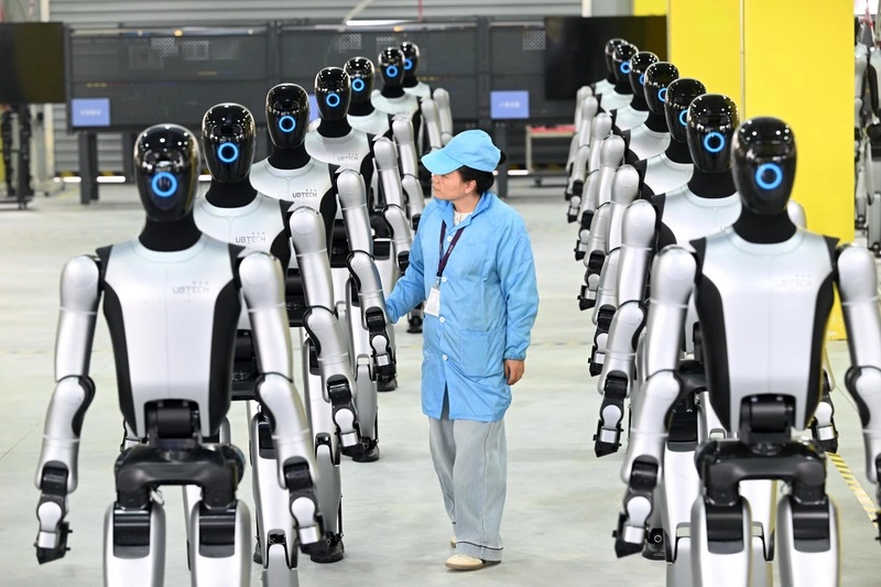 誰在買中國人形機器人？大學與國企捧場居多
