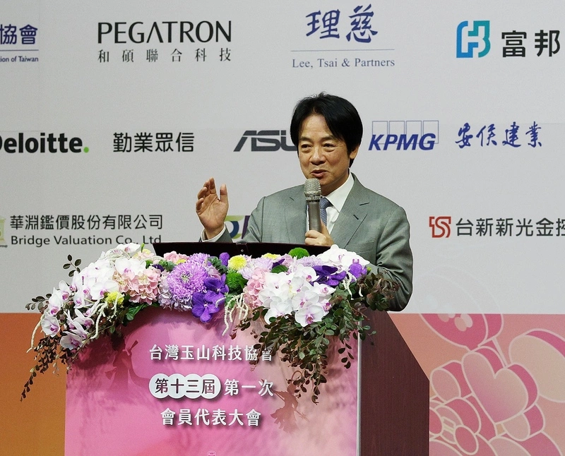 總統：推動就學就業博覽會　盼台灣百大企業捐獎學金