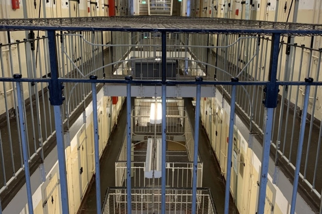 德國傳統封閉式監獄內部