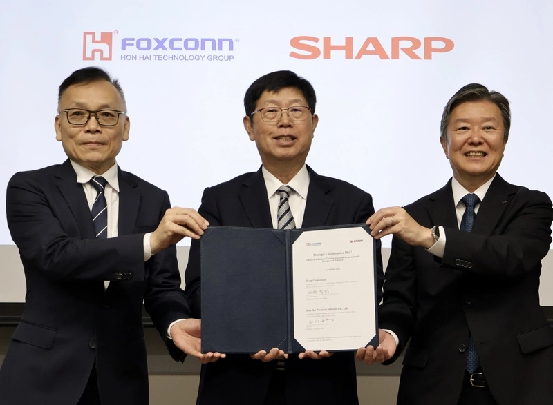 鴻海攜夏普策略合作　攻AI基建能源機器人