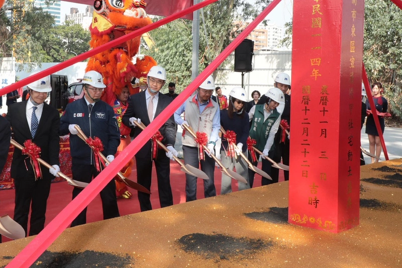 黃偉哲主持台南東區社宅「宜居後甲」動土