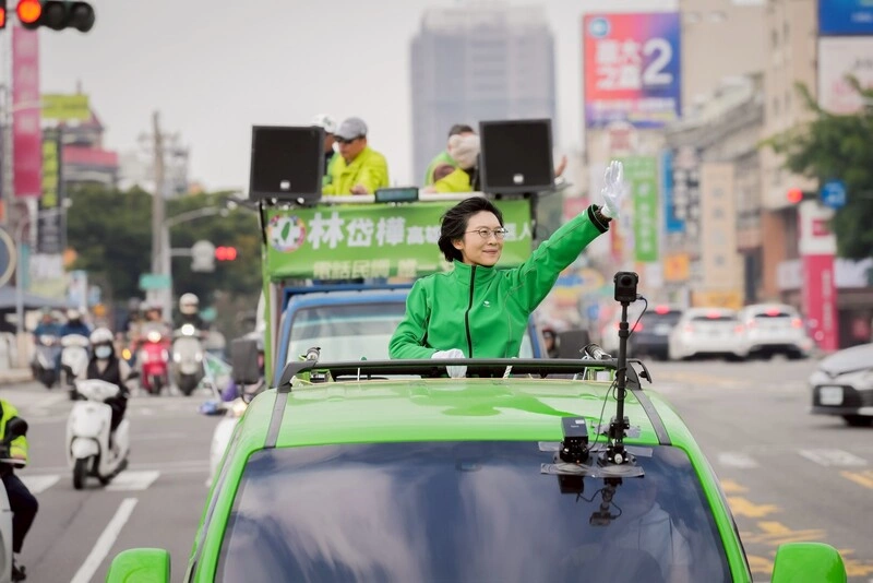 民進黨高雄市長初選民調前夕　林岱樺拜票
