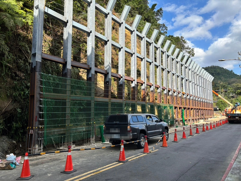 基隆興隆街防落石柵完工