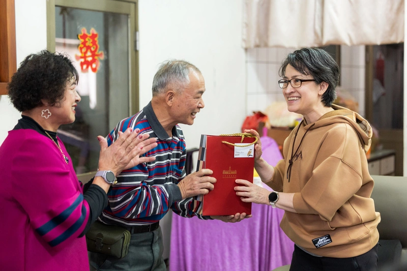 副總統探視物資超人李耀全　感謝無私奉獻