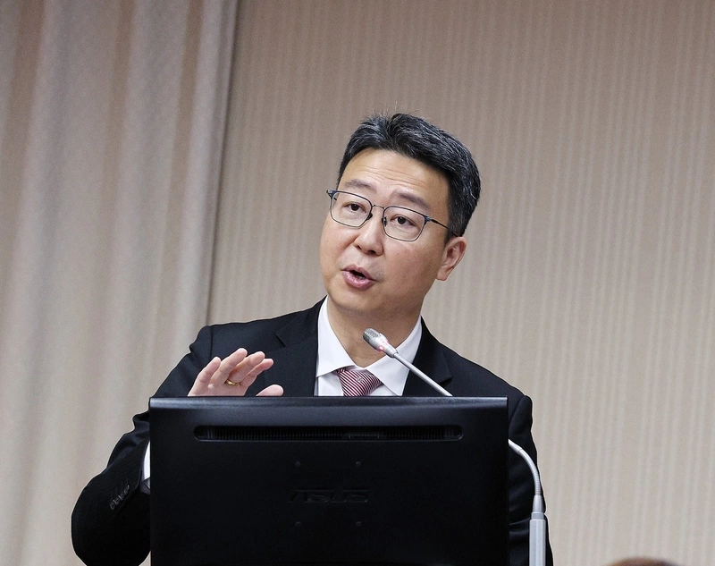 交通部長陳世凱立院備詢