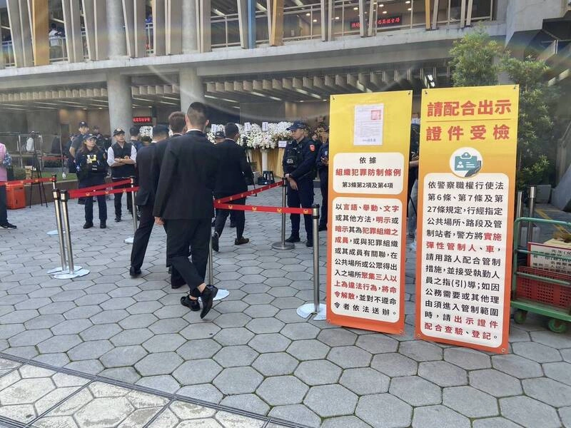 竹聯幫大老吳敦告別式　逾40警力加強攔檢盤查