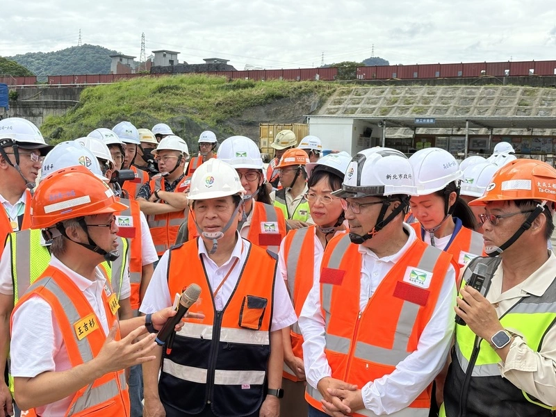 侯友宜視察金城交流道　盼116年9月提早完工