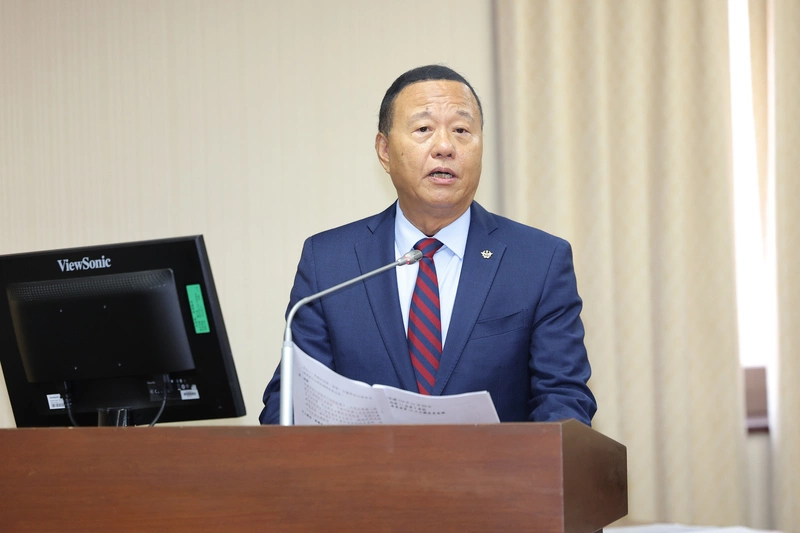 柏鴻輝列席立院內政委員會