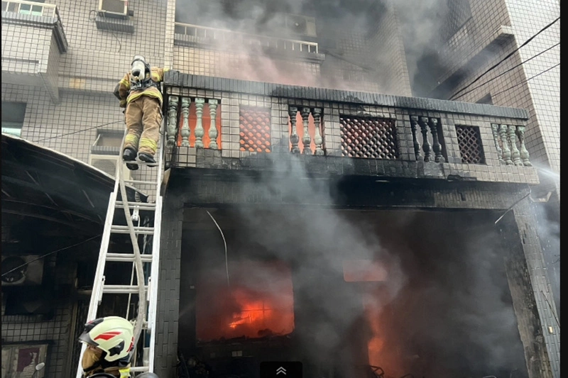 台南西港透天厝火警　屋內大量雜物燃燒幸無傷亡