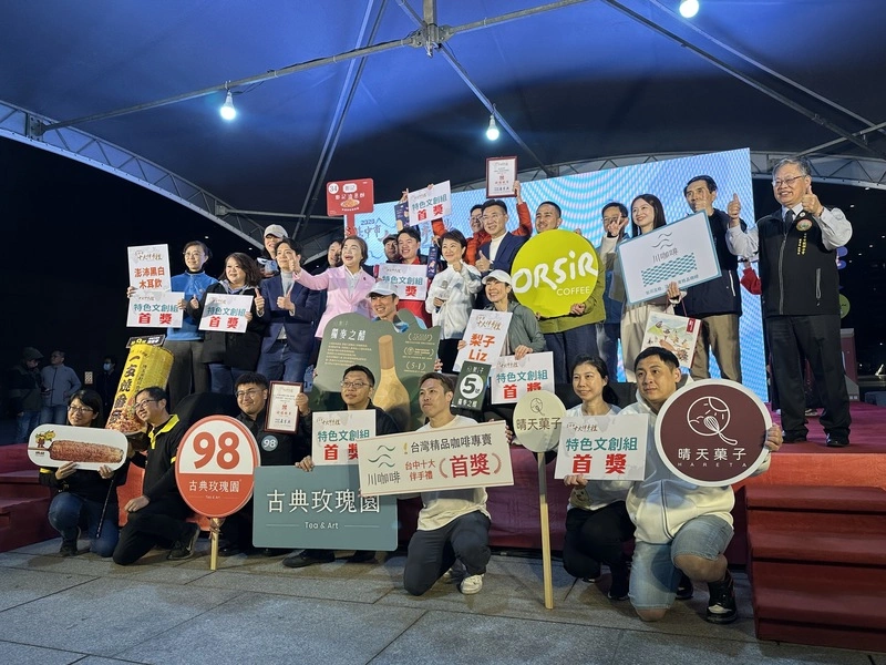 台中市十大伴手禮　特色文創獲獎者合影