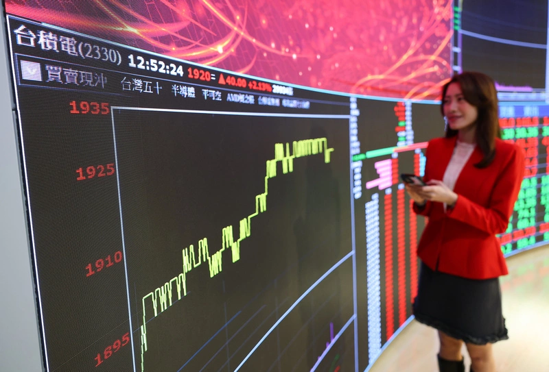 台股金蛇擺尾　蛇年創漲點市值等13項新高紀錄