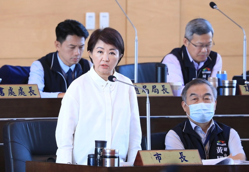 盧秀燕台中市議會備詢