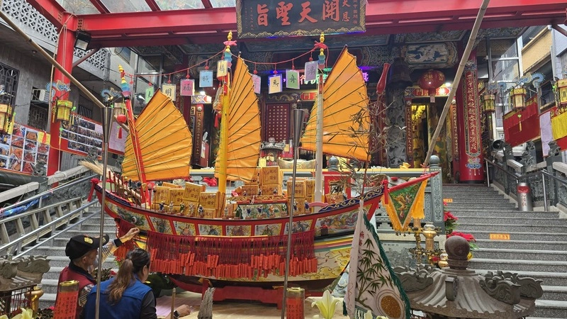 八重山西關廟近3公尺長王船亮相