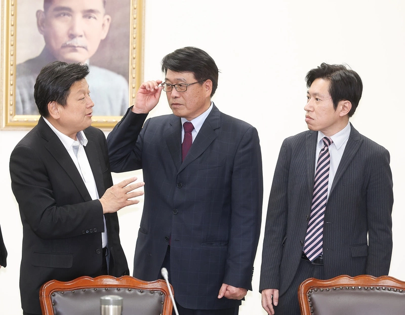 張惇涵率中選會委員被提名人拜會國民黨團