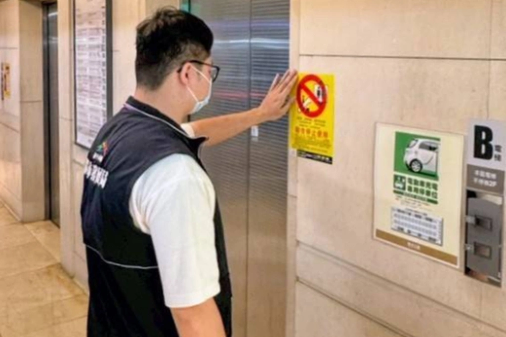 台中新光三越顧客受困電梯　市府勒令停用檢查