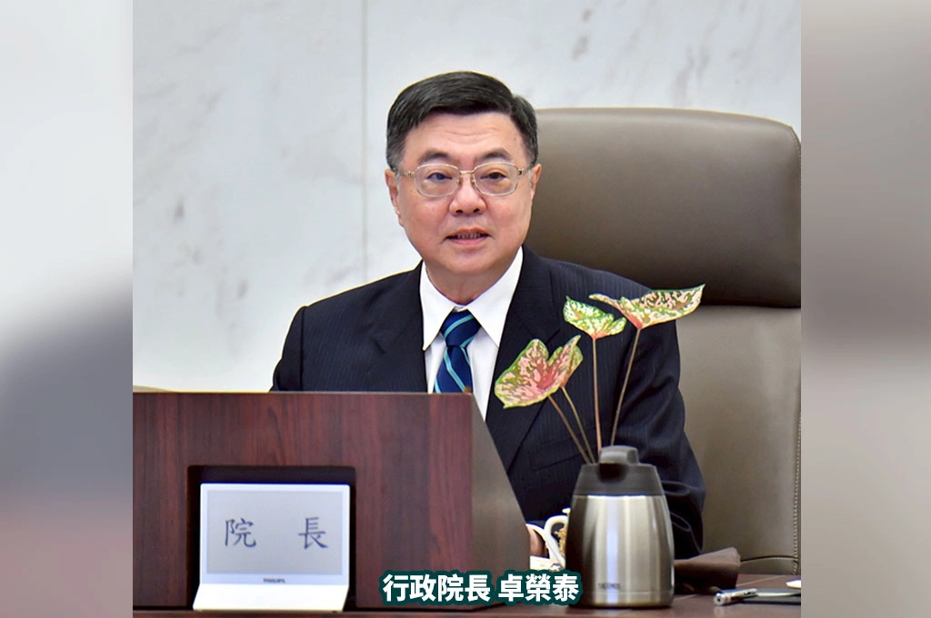 卓榮泰過去喊違法違憲、現大轉彎「普發現金1萬不排富」...政院說明轉折：各行各業受關稅、災害影響需協助