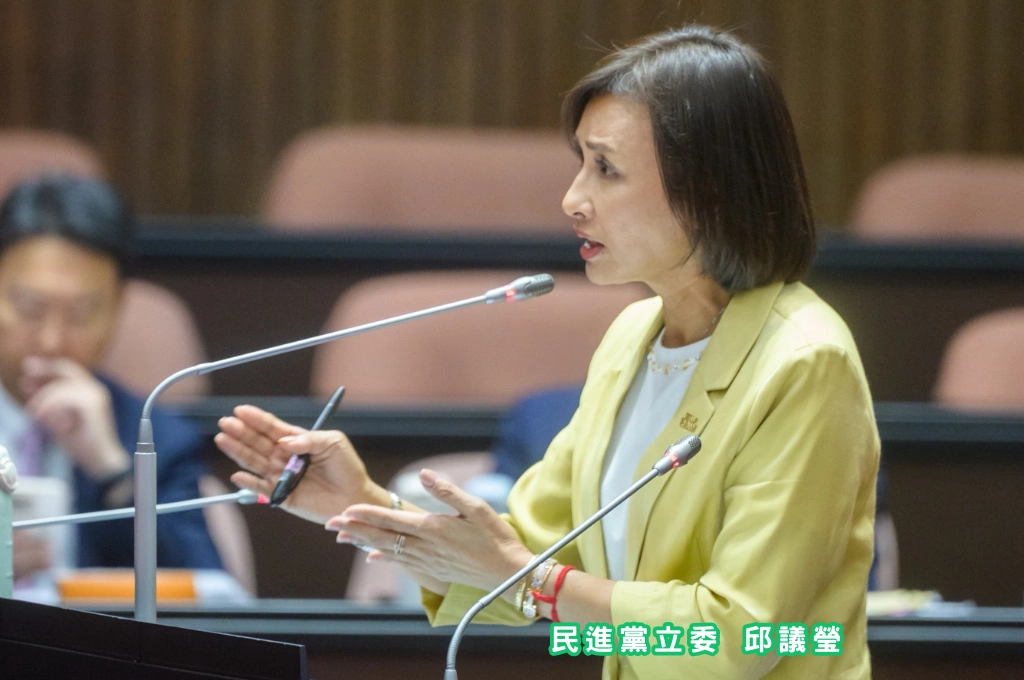 邱議瑩質詢災後特別預算 批農業部缺乏規劃 強調「政策要快速有彈性 」拋五大訴求:以租換貸減農民債壓、比照莫拉克興建永久屋、道路觀光重建、推動偏鄉防災型微電網