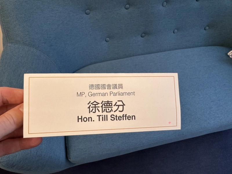 德國國會友台小組主席徐德分 從台灣帶回名牌珍藏