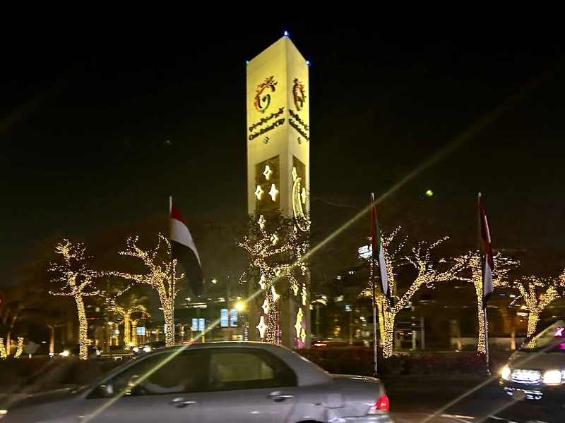 新開羅節慶城購物中心  繽紛照明點燃節慶氣氛