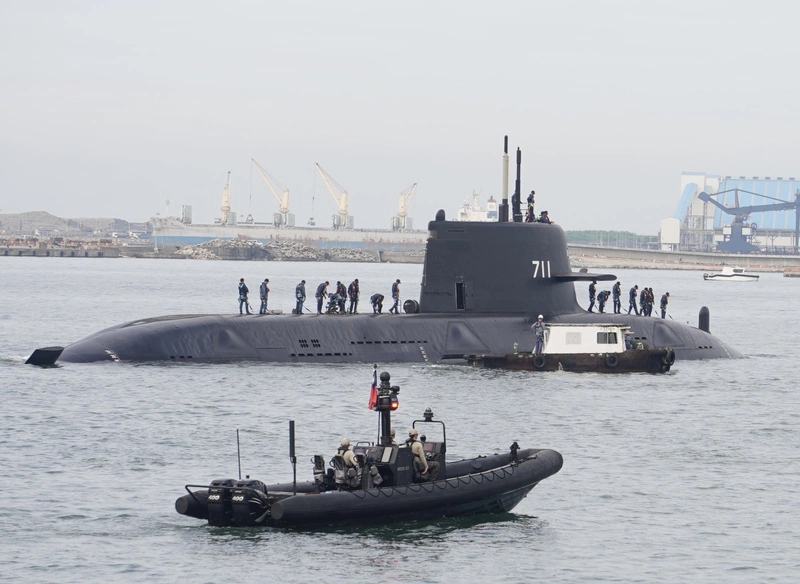 海鯤艦連2天海測　專家推測進左營軍港熟悉路線
