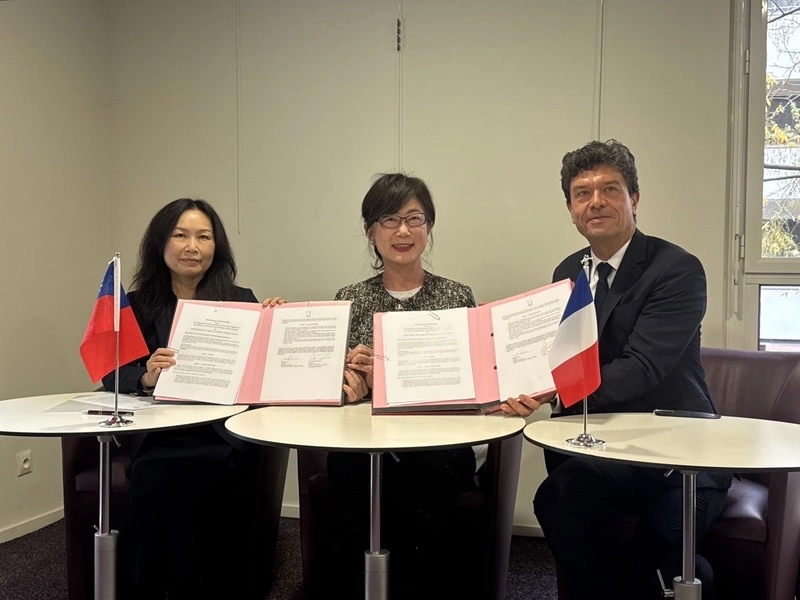 法INALCO學院簽署台灣研究講座備忘錄