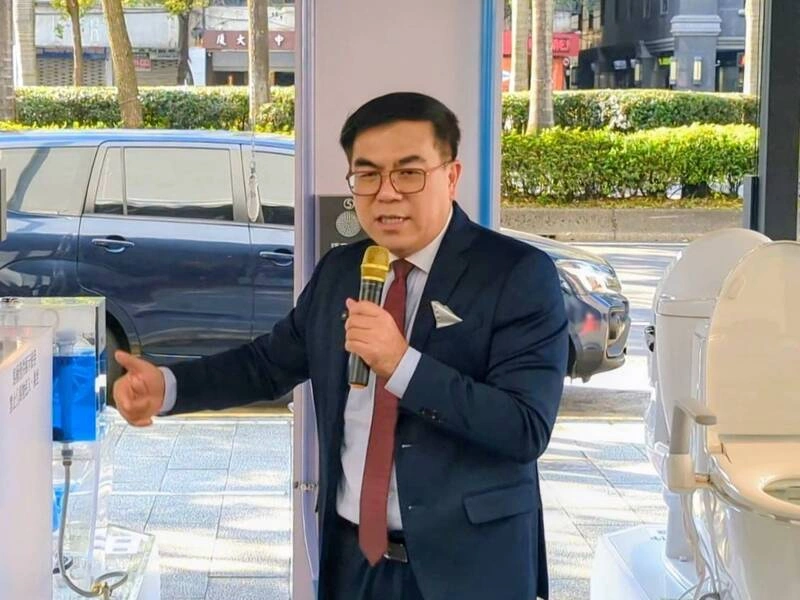 環境部設裝置藝術　彭啓明宣導衛生紙丟馬桶