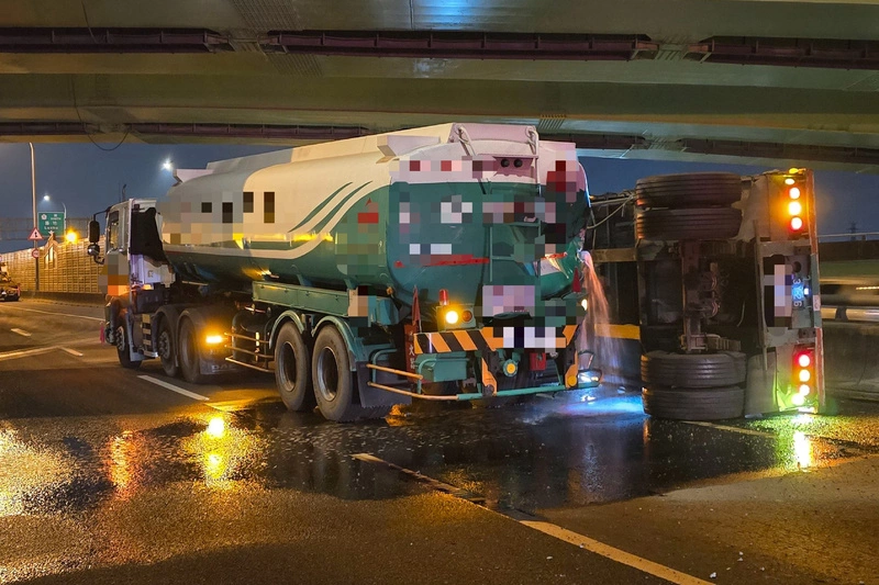 國1仁德段槽罐車事故漏油　封路善後影響交通