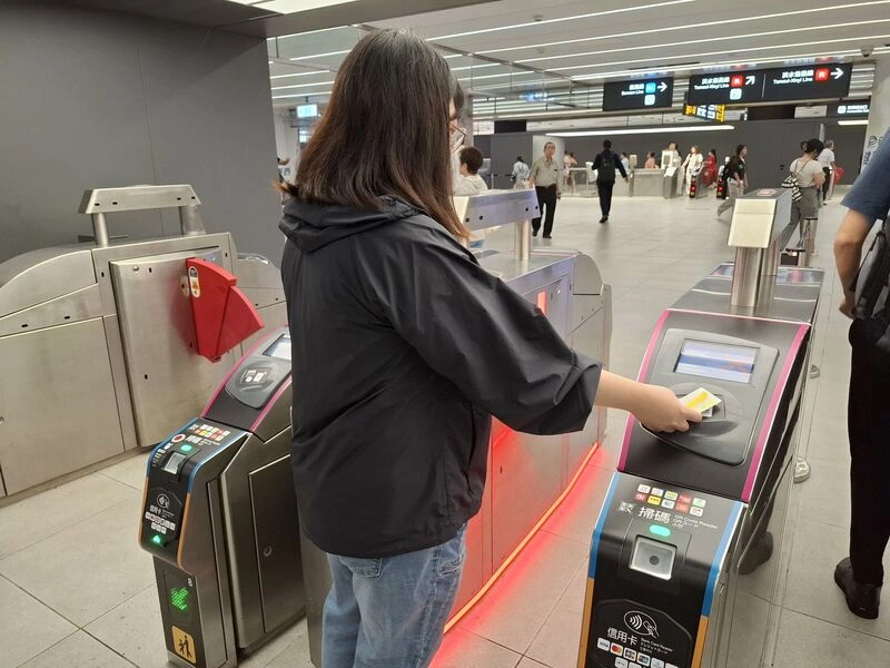 北捷推紅綠燈號取代閘門擋　台北車站加入試辦