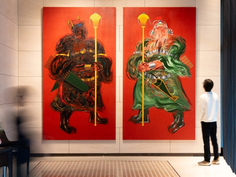 迎新春　94歲夏陽3公尺高「門神」進駐誠品行旅大廳