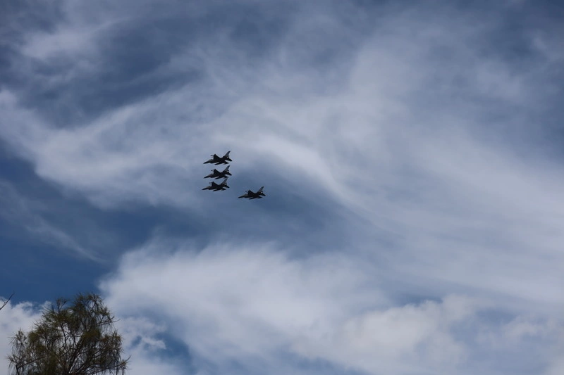 飛官辛柏毅告別式　花蓮基地4架F-16編隊飛行追思