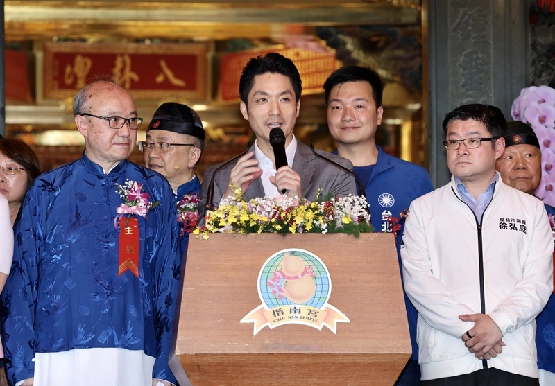 遭批捨樹蓋傘 蔣萬安：依規定、議員未清楚了解