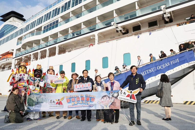 海洋富士號停泊安平商港