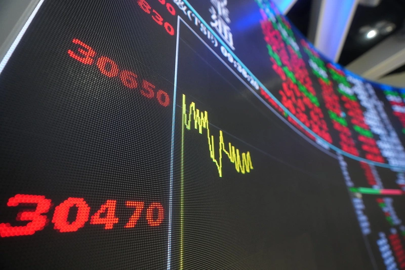 台股早盤勁揚近400點達30681點創新高