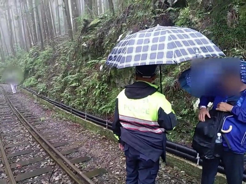 4遊客行走阿里山林鐵軌道　每人最高罰5萬