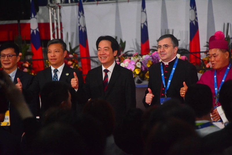 輔大百年校慶　賴總統合影