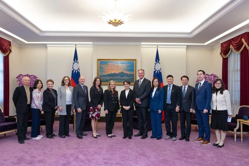 副總統接見鳳凰城訪團