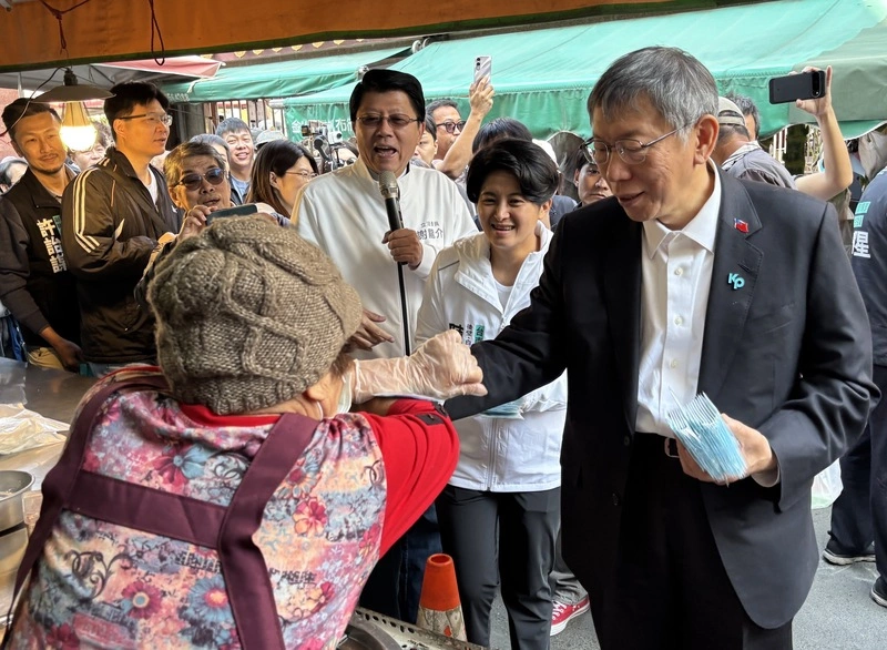 柯文哲台南拜廟：人生求個平安順利就好