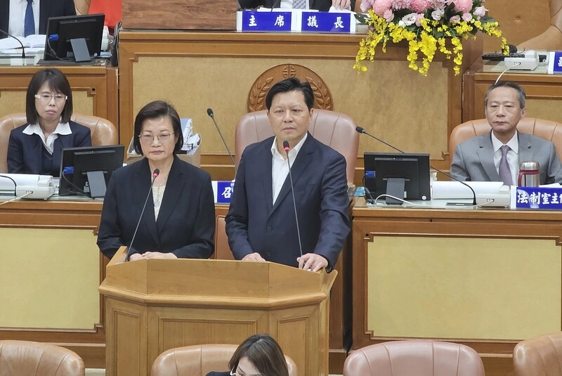 新北社會局長答詢回應敬老愛心卡議題