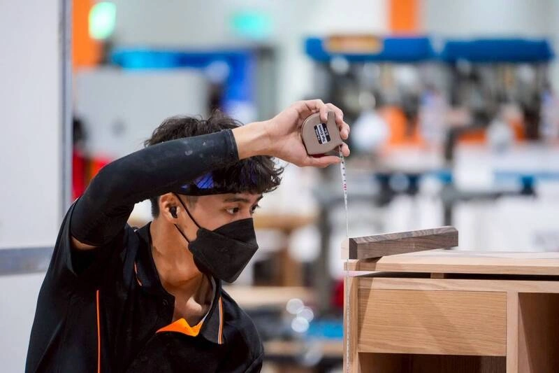 亞洲技能競賽  公東校友陳祈聖獲家具木工金牌