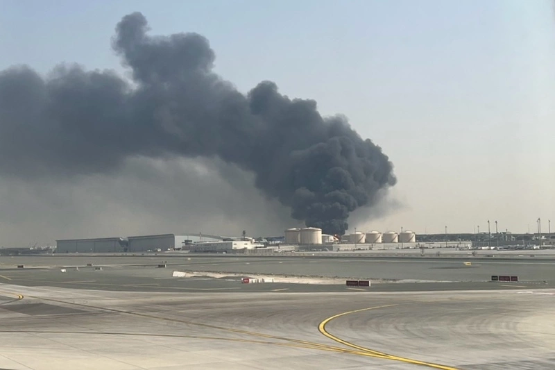 杜拜機場返台航班延誤　旅客目睹燃料槽冒濃煙