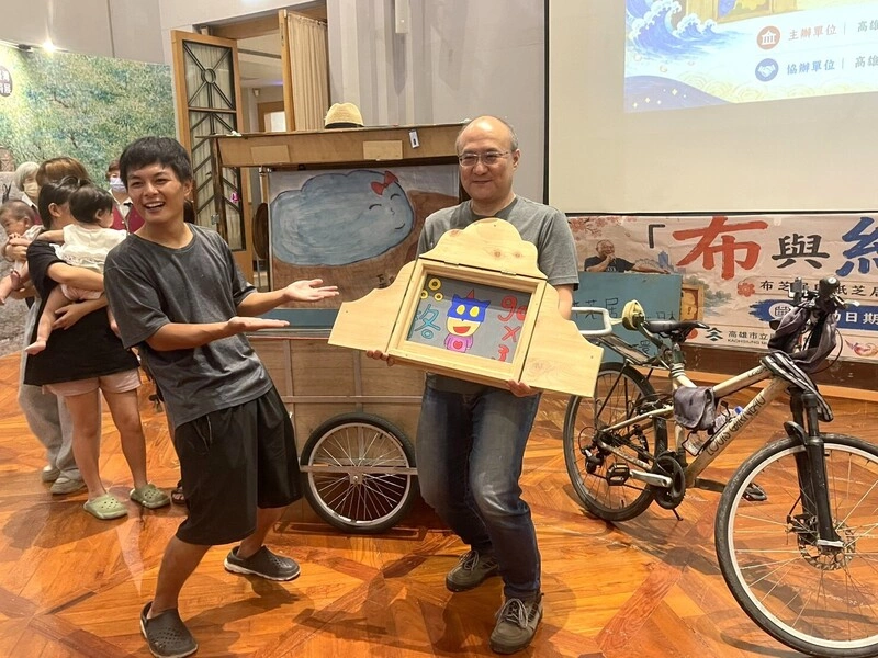 台日說書人高雄相遇　「布芝居」與「紙芝居」同台