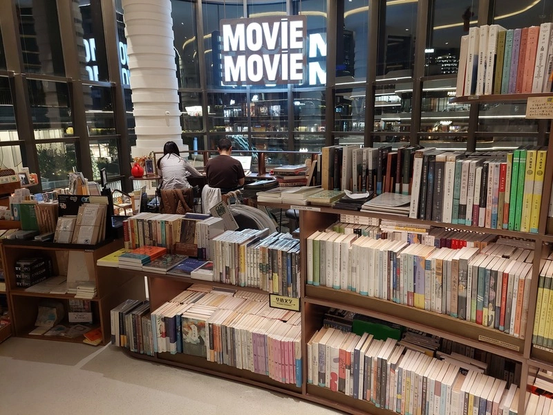 中國書店頻繁關門  台版書價高但有市場需求